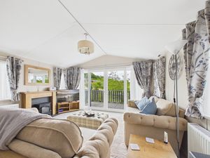 Lounge- click for photo gallery